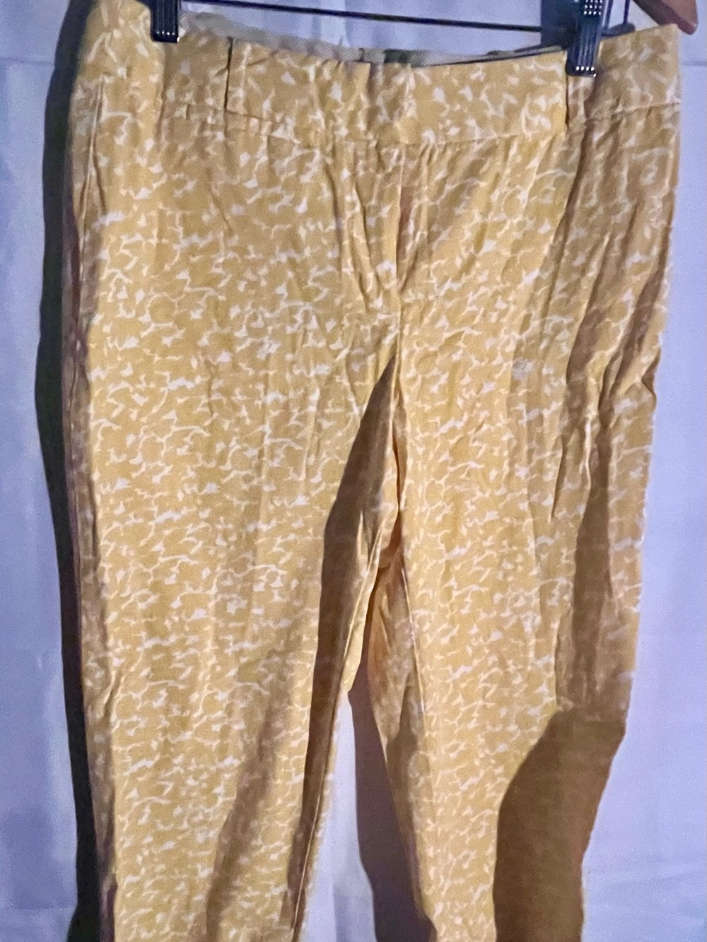 Talbot’s curvy Yellow Printed petite capri Pants. Gently used size 8p